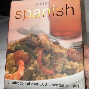 El Yummo! Perfect Spanish Recipe Book, 112 Essential Spanish Recipes, Muy Bunea!